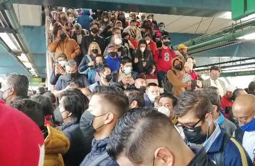 Videos: Fallas en linea 8 del metro en CdMx vuelve loca a la ciudad
